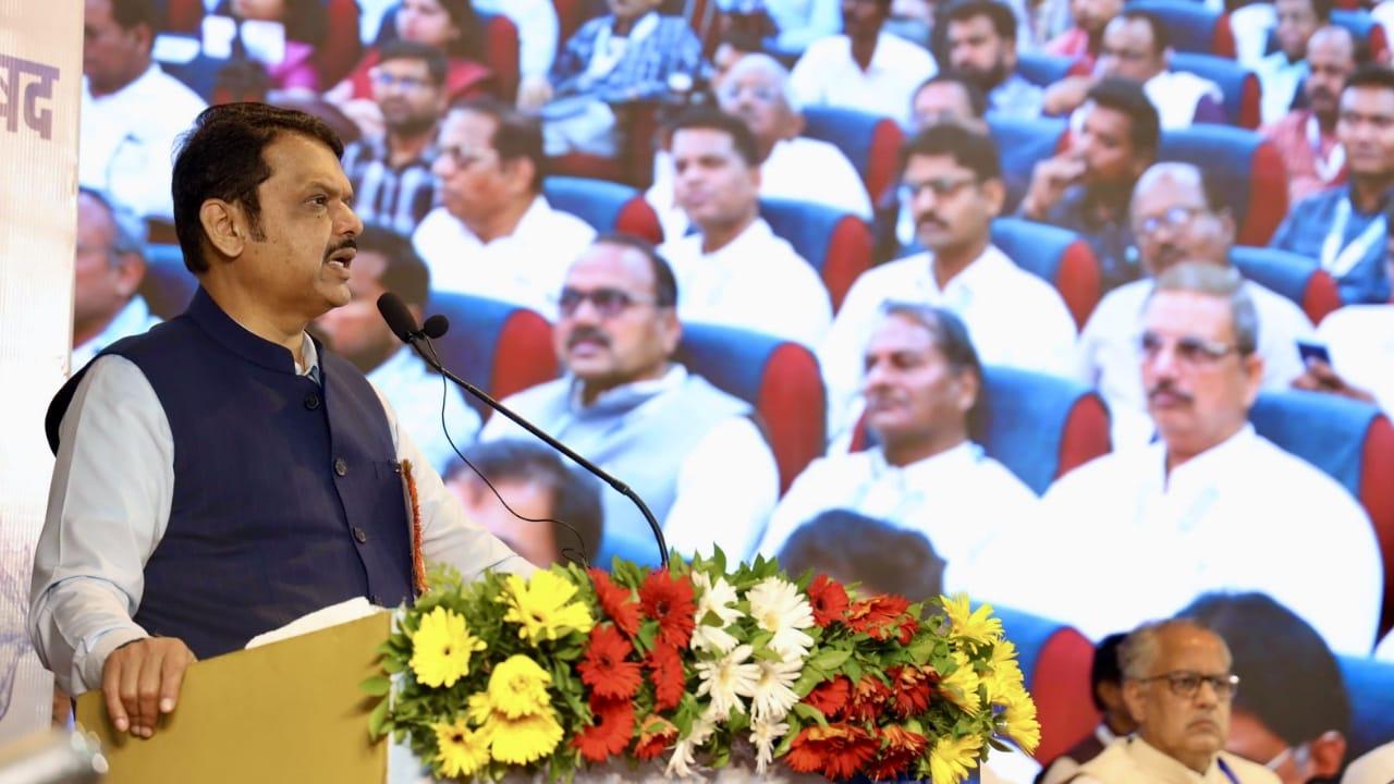 CM Fadnavis addresses attendees at the Vidarbha Water Conference in Nagpur